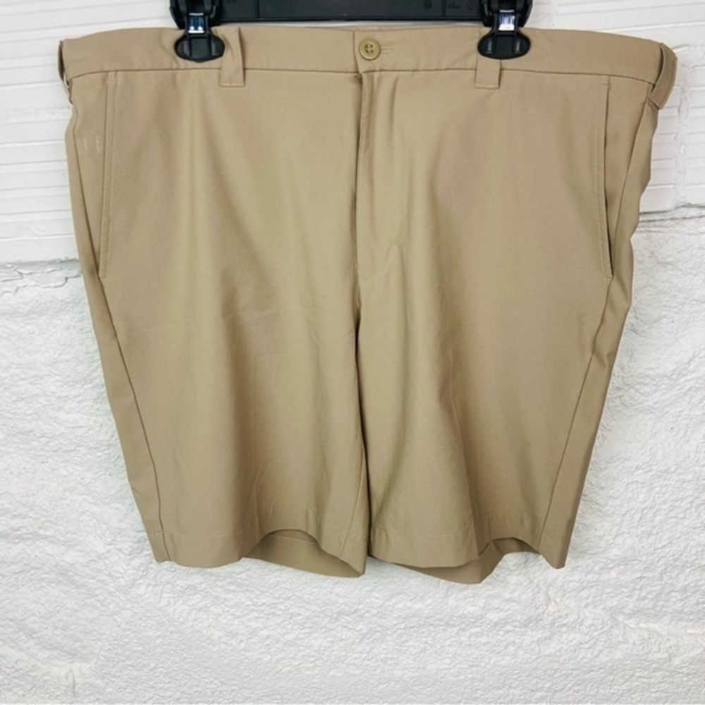 ROUNDTREE & YORKE PERFORMANCE tan khaki men’s shorts size 42